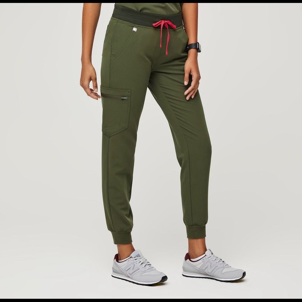 Figs Large Regular Petite Joggers in Dark Olive
